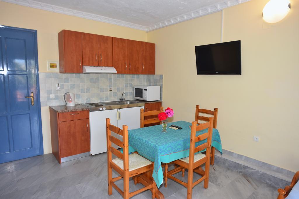 Blue Sky Hotel - Petra - Lesvos - Greece 외부 사진